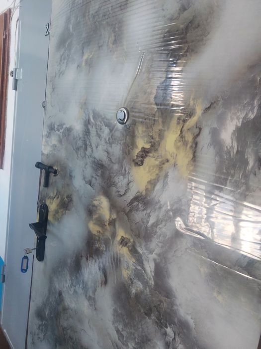 Продам железную дверь. Срочно