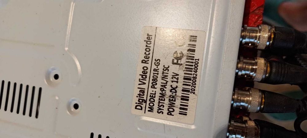 7 camere de supraveghere, DVR si sursa de alimentare