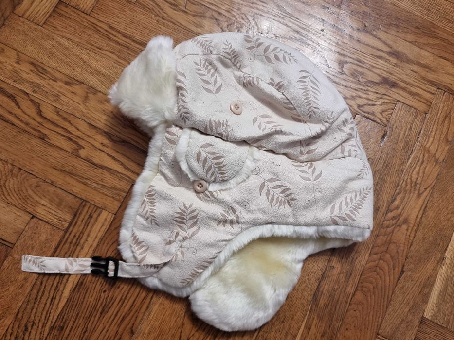 Caciula imblanita cu urechi si orificiu pentru hand s free, L