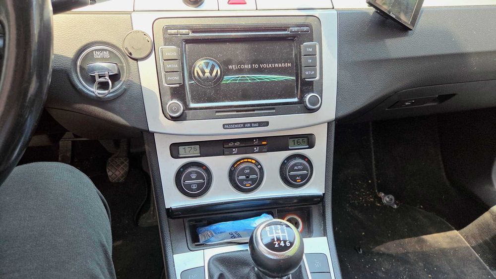 Vând Volkswagen Passat