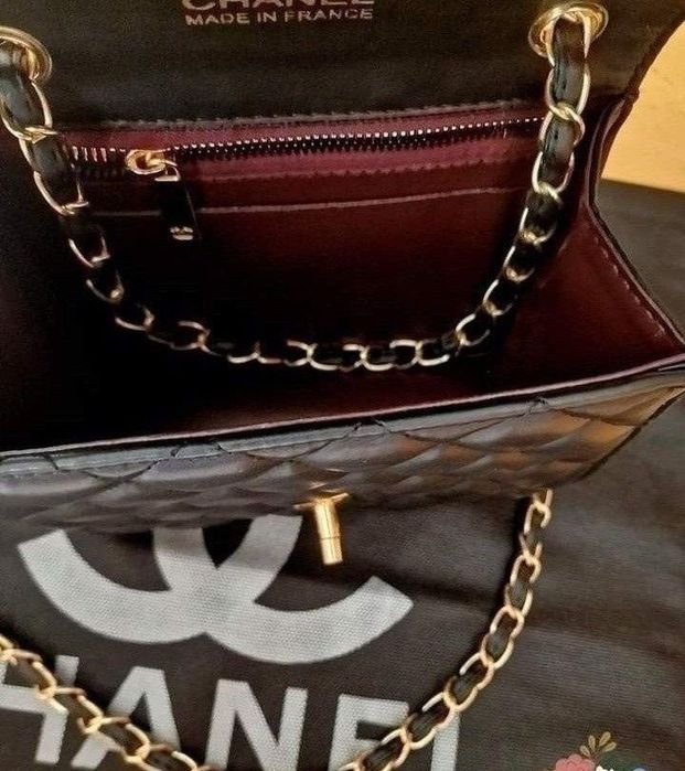 Geanta Chanel mini ,l9go metalic auriu, saculet, etichetă incluse