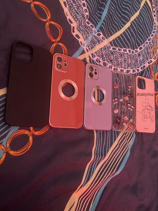 Huse de iPhone 12