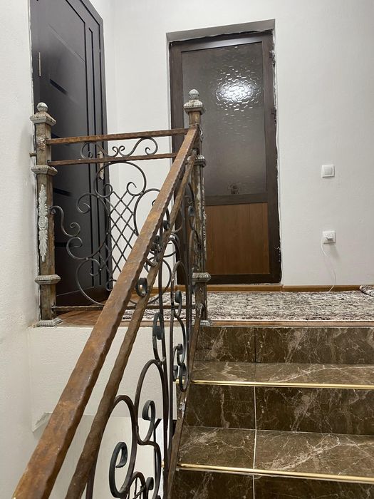 Яхши коттедж сотилади срочно