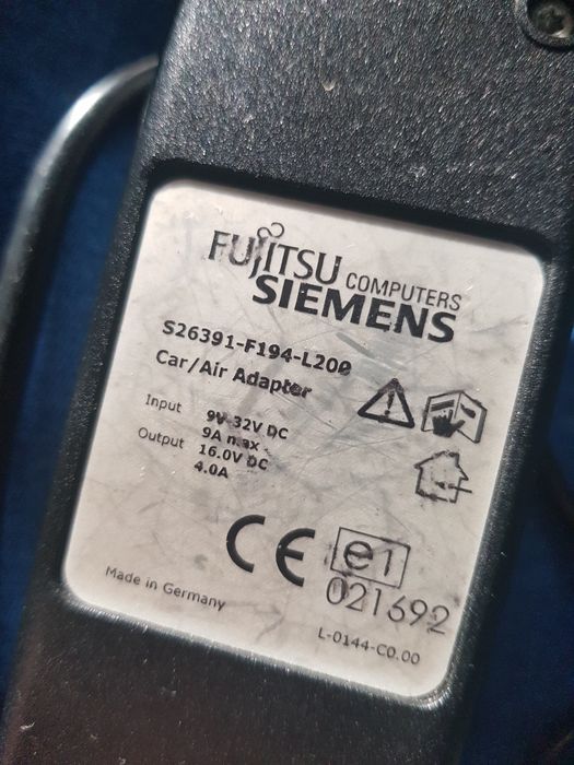 Încărcător auto laptop Fujitsu out 16 V-4A