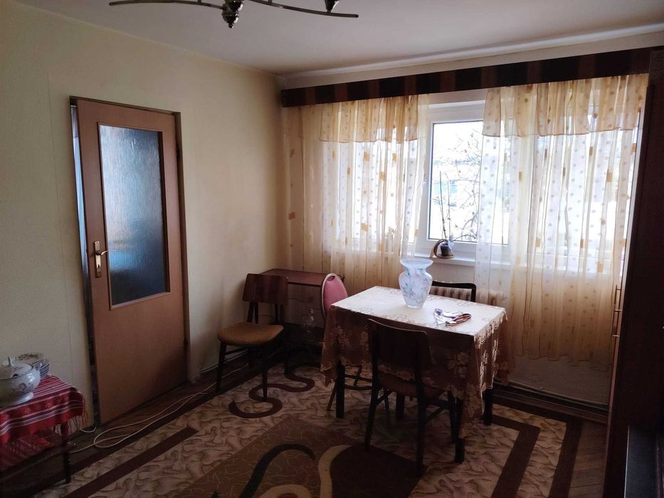 VAND Apartament 3 Camere Semidecomandat, Et . 3 ,Aleea Caminului , cu loc de parcare .