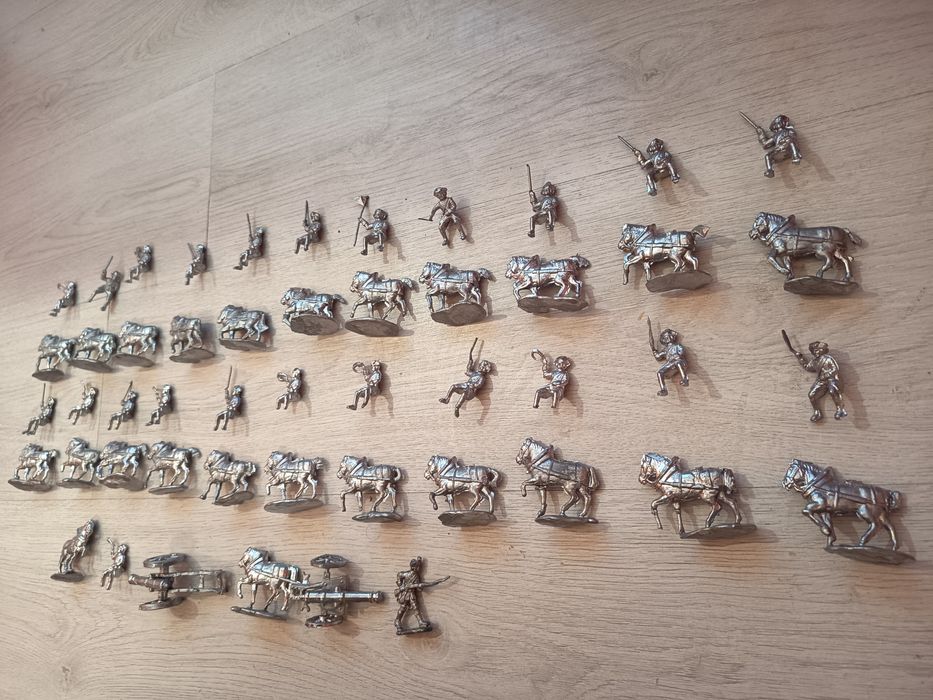 50 бр оловни фигурки на войници коне каруци оръдия