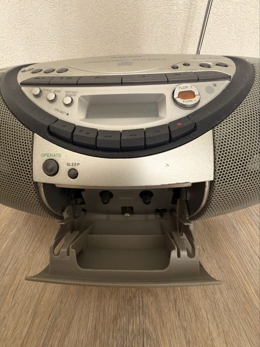 Бумбокс SONY  CD + магнитофон + радио