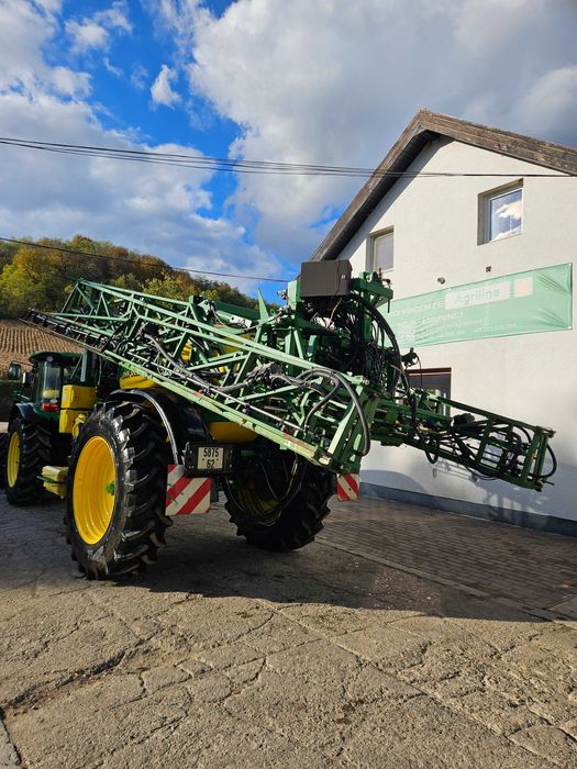 Met erbicidat tractat John Deere 832