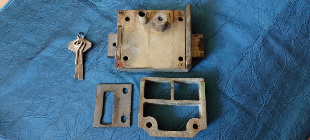 Замок котта гаражга