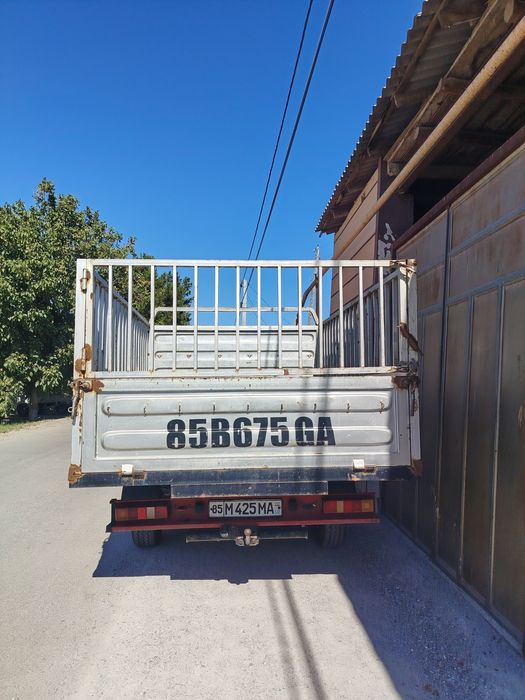 Ford avto mashinasi sotiladi