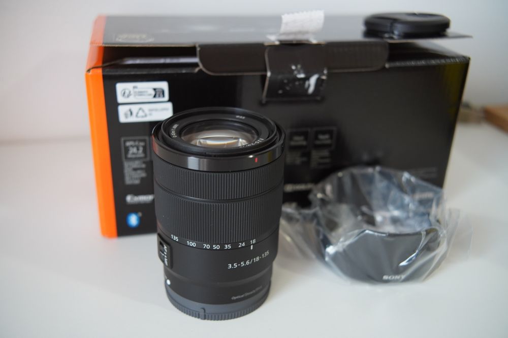 Sony E 18-135mm f3.5-5.6, nou