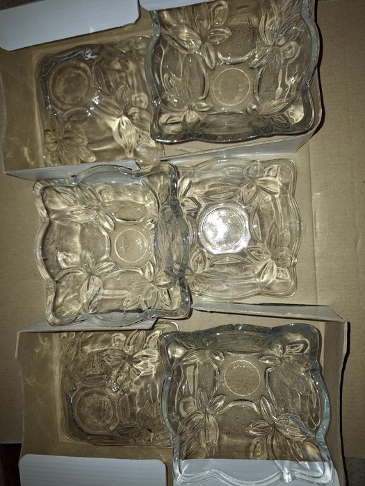 Стъклени купички за ядки, ордьоври или дресинги и сосове