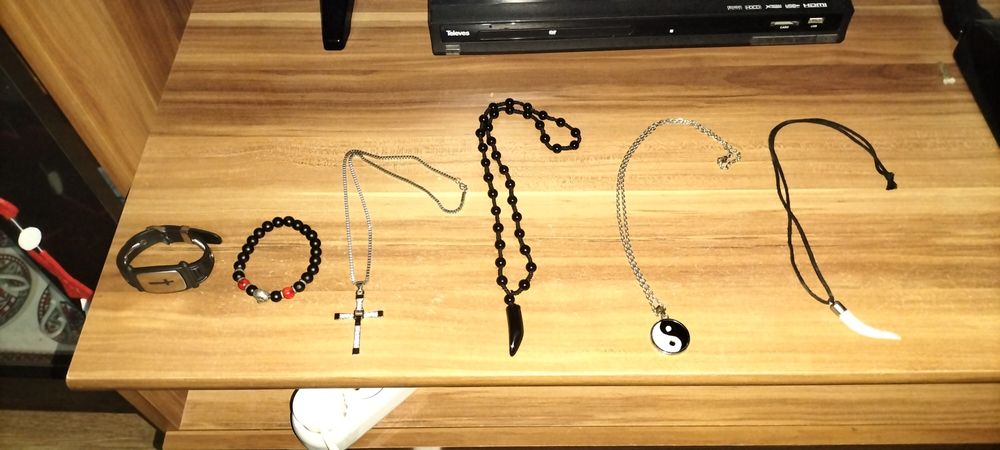 Set accesorii unisex – brățări și coliere, stare perfectă