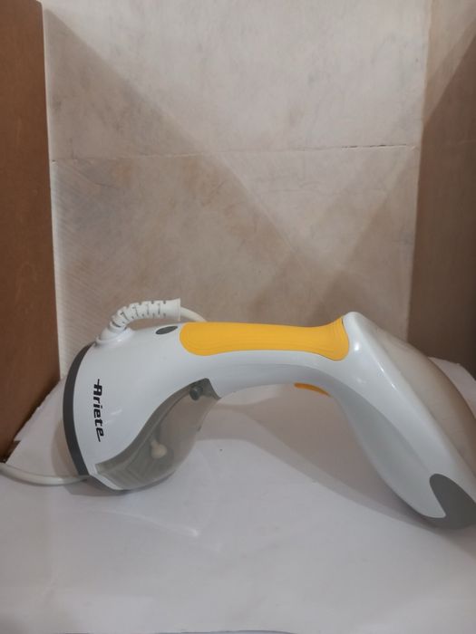 Вертикална Ютия Ariete