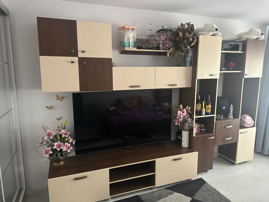 Mobilă sufragerie+masuta ,stare foarte bună ,nu asigur transport