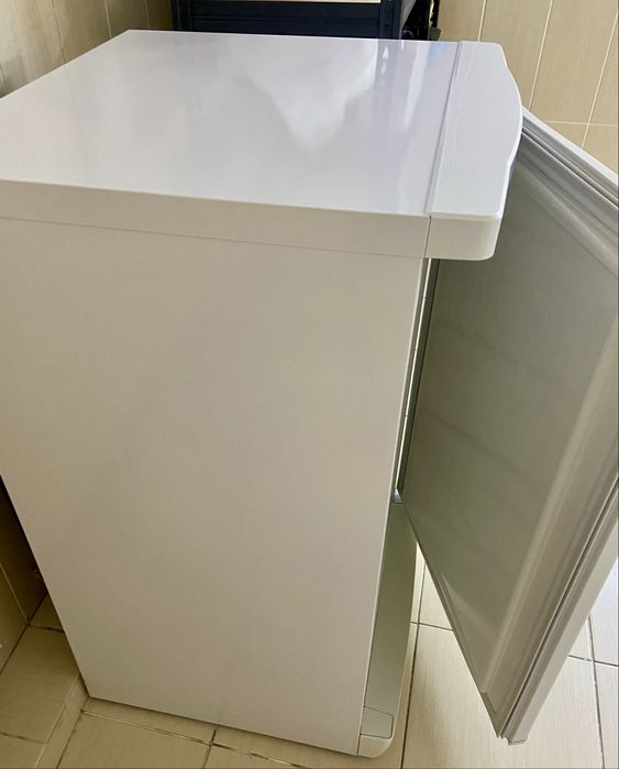 Продам индезит морозильную камеру