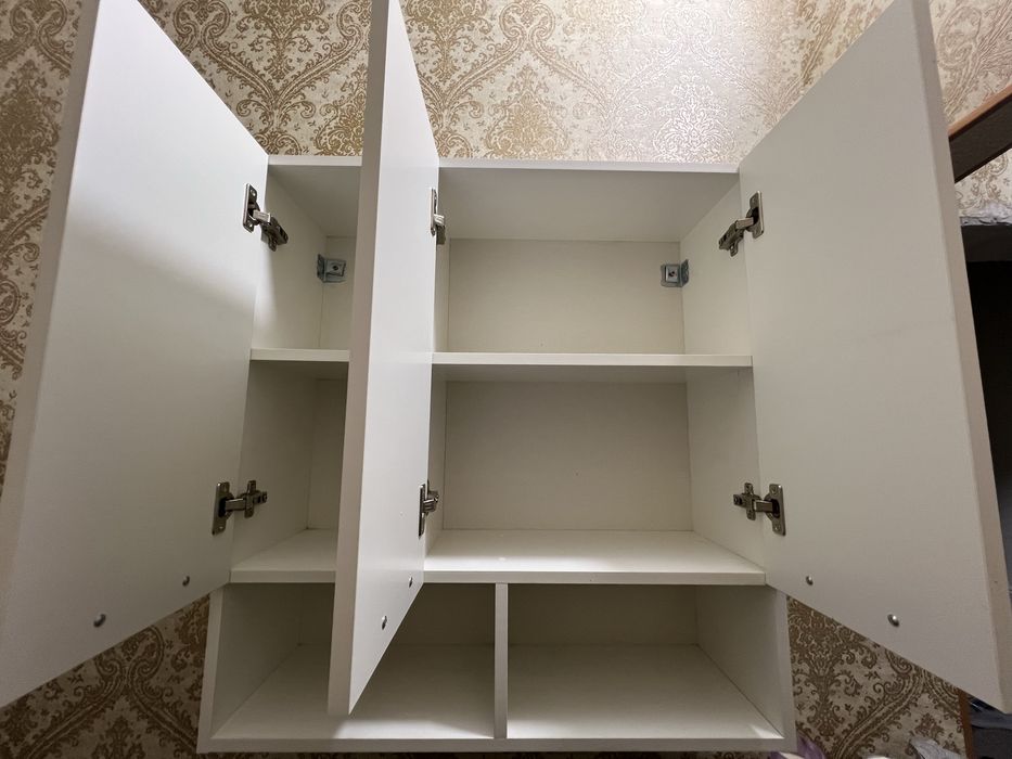 Навесной шкафчик