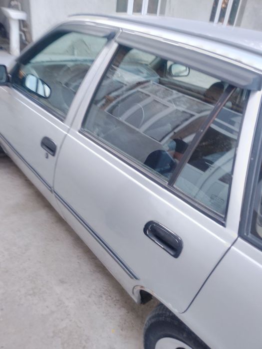 Nexia 1 holati yaxshi umuman urilmagan va biroz kraska bulgan