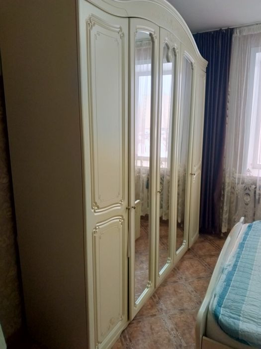 Продам спальный гарнитур