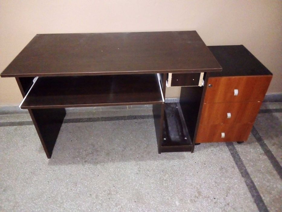 Чин бюро и маса стъклена