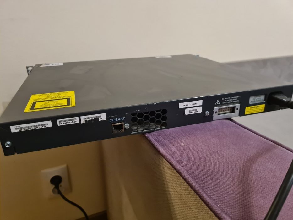 Switch CISCO SYSTEMS WS-C3560G-24PS-S V05, funcțional.