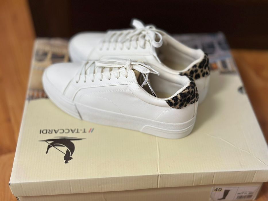 Продам кеды новые