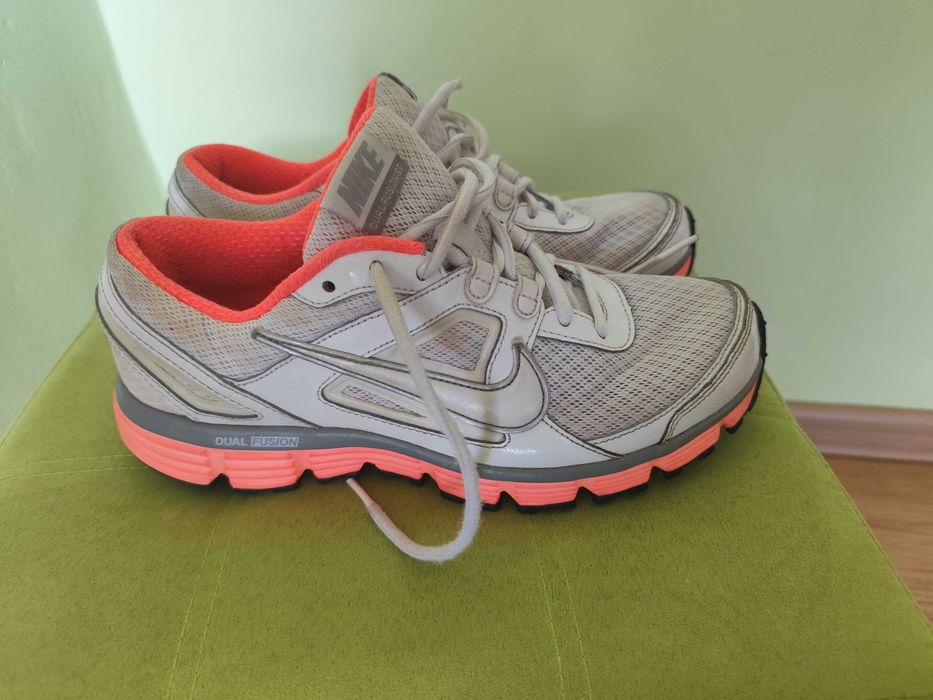 Дамски маратонки Nike