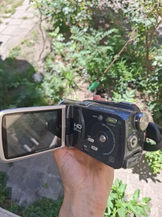 Компактна дигитална видеокамера PRAKTICA DVC 5.1 HD