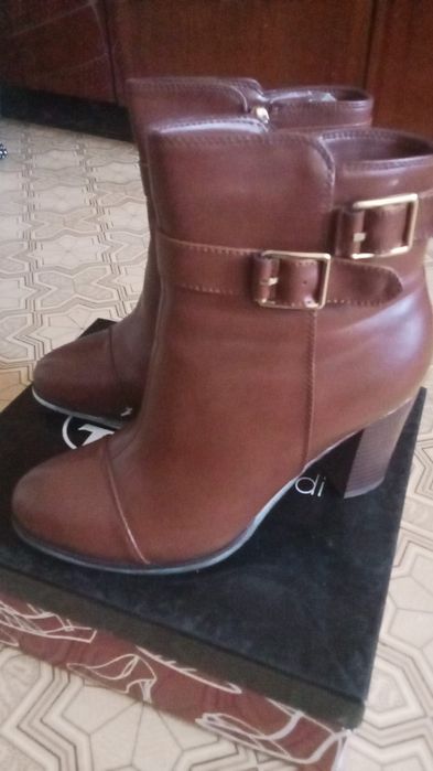 Продам новые сапоги