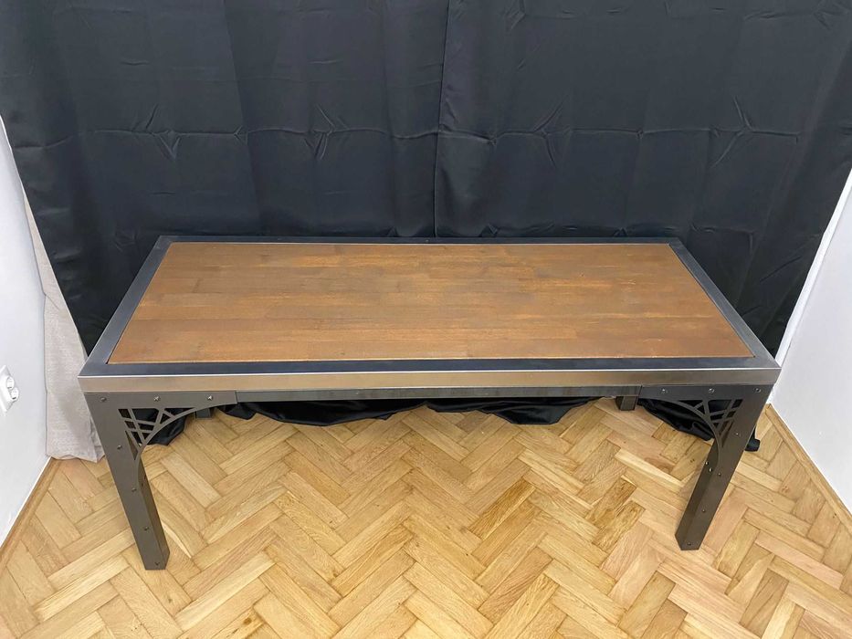 Masă unicat din metal