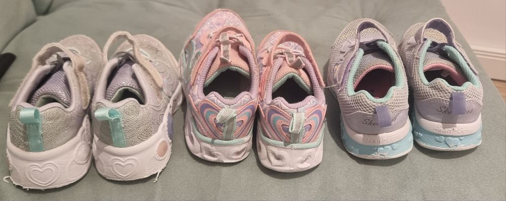 Papuci Skechers marimea 25