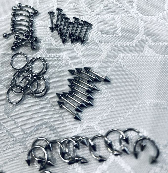 Обеци пиърсинг за език пъп