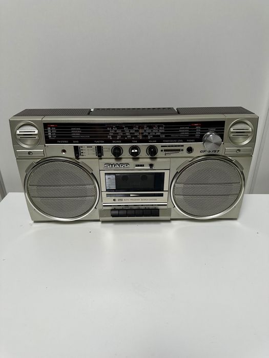 Radiocas Sharp GF 5757 impecabil