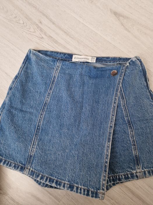 Fusta pantalon scurti blugi Stradivarius