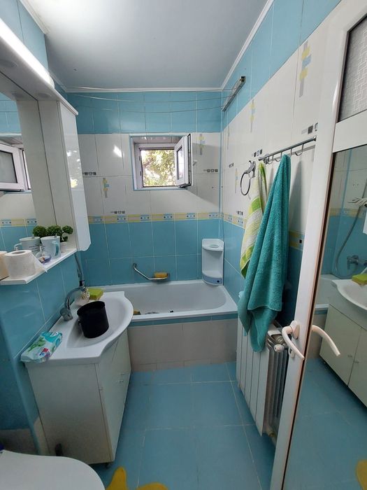 Apartament 3 camere, etajul 2, decomandat, balcon , două băi, DISPONIBIL DIN 15 SEPTEMBRIE
