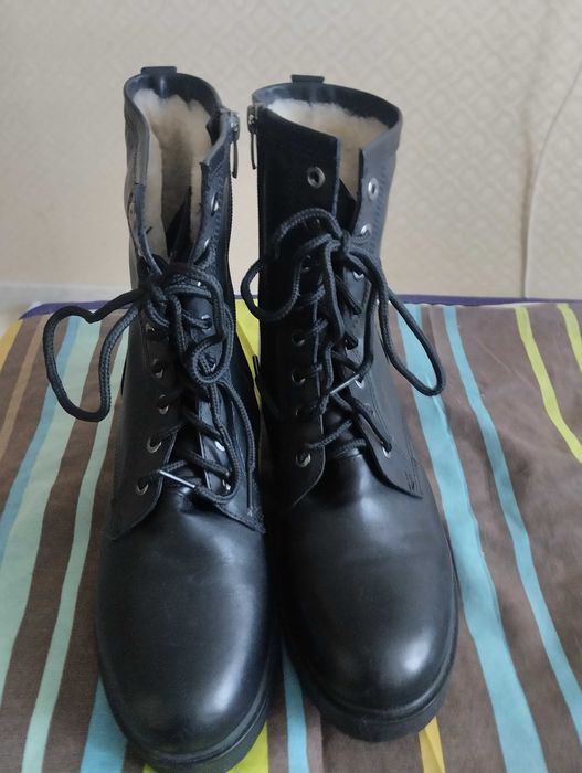 Новые кожаные сапоги