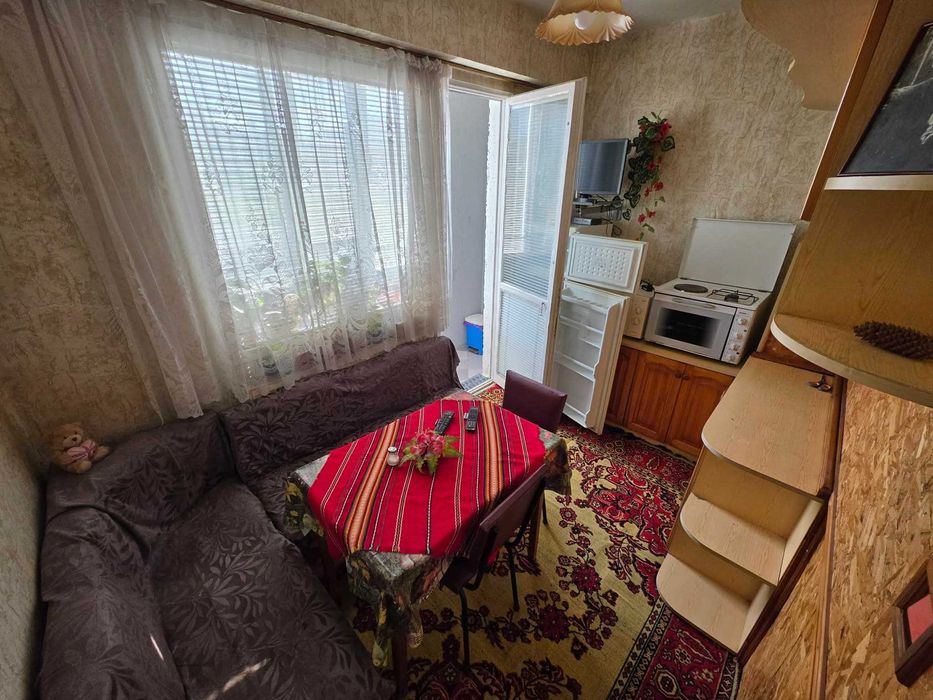 Гарсониера, Под наем, кв. Запад
