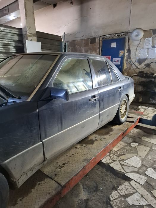 Мерседес 230е(124)