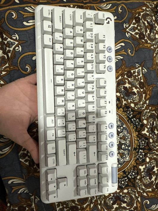 Logitech G715 TKL Wireless Off-White . Почти новый