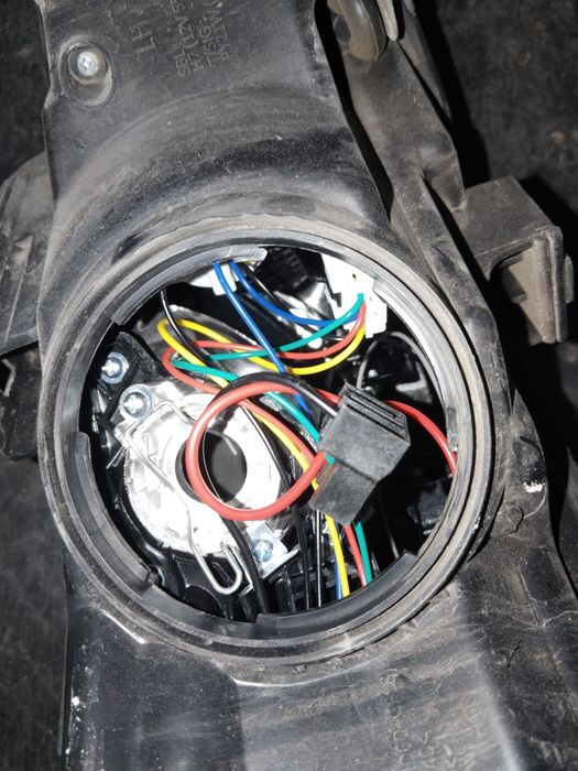 Продам фару левую