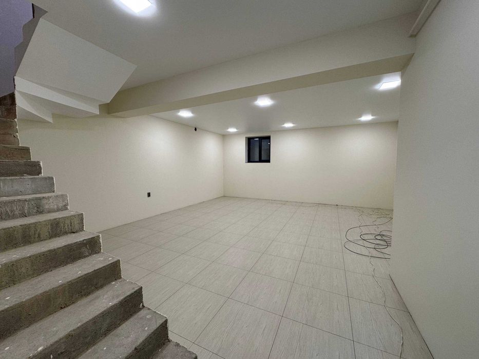 Шайхонтоҳур тумани Кўкча дарвоза Тир Маҳалла 2.3 сотих 300 кв.м