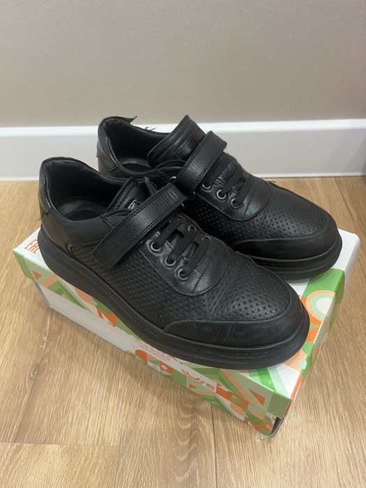 Продам туфли на мальчика