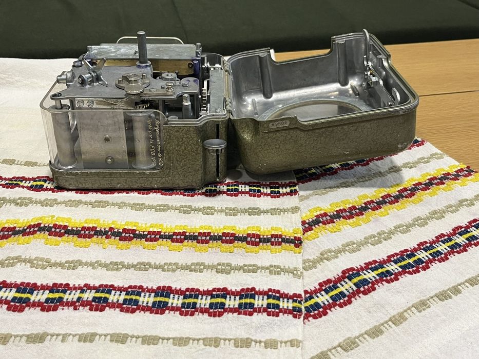 Стар часовник за състезателни гълъби