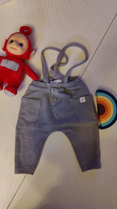 Pantaloni cu bretele Zara