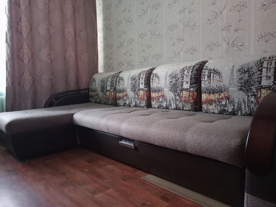 Диван угловой в хорошем состоянии