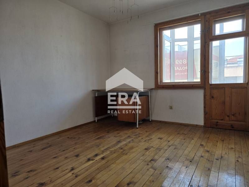 Продава се Тристаен апартамент в Благоевград, Широк център - 107 кв.м за 794 €/кв.м - Снимка #8