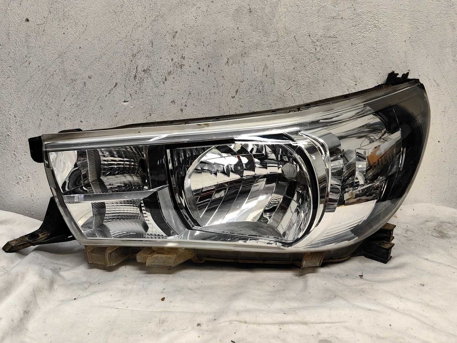 Оригинален фар Тойота Toyota Hilux