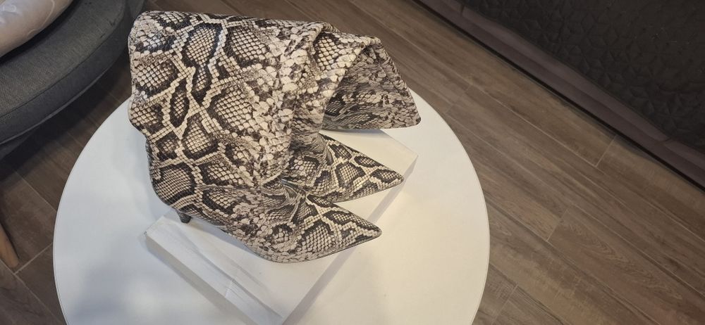 Vand cizme Zara,mărimea 37