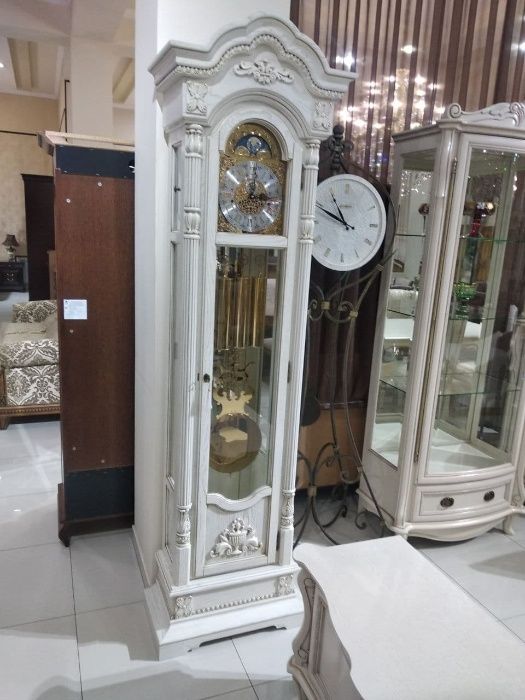 Напольные интерьерные часы