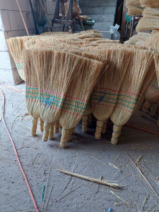 Vând maturi confecționate din sorg